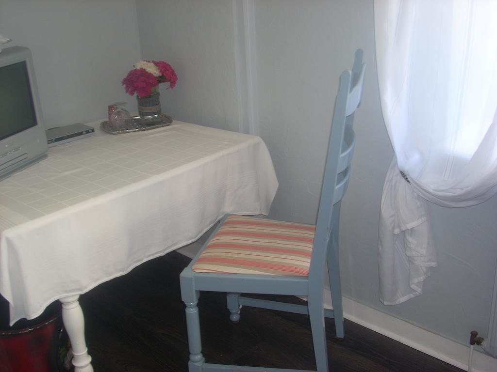 Chambres D'Hotes Kergollay Lanhouarneau Rum bild